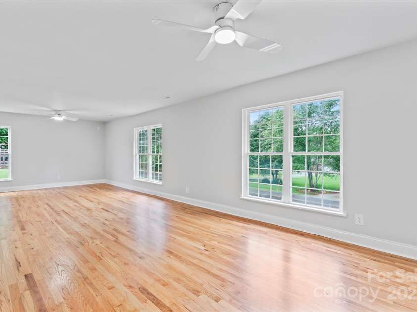 105 Pelican Court, Mooresville, NC 28117.  MLS# CAR4290377, YatesRealty ID 16473. 