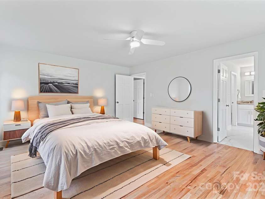 105 Pelican Court, Mooresville, NC 28117.  MLS# CAR4290377, YatesRealty ID 16473. Primary Bedroom