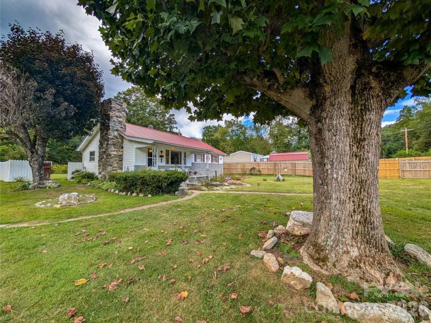 165 Cattail Creek Road, Burnsville, NC 28714.  MLS# CAR4298888, YatesRealty ID 16473. 