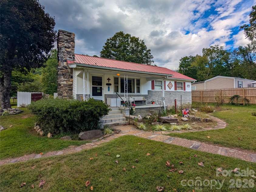 165 Cattail Creek Road, Burnsville, NC 28714.  MLS# CAR4298888, YatesRealty ID 16473. 