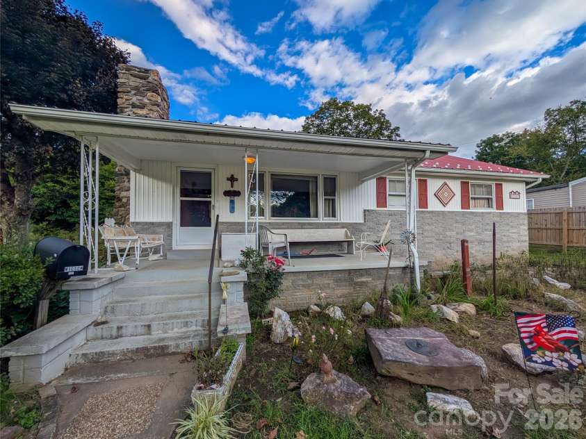165 Cattail Creek Road, Burnsville, NC 28714.  MLS# CAR4298888, YatesRealty ID 16473. 