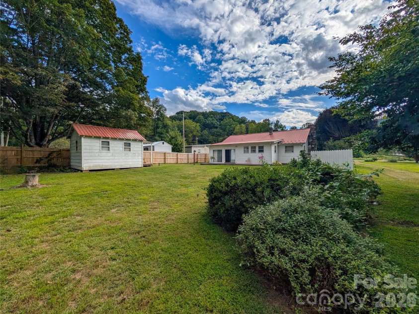 165 Cattail Creek Road, Burnsville, NC 28714.  MLS# CAR4298888, YatesRealty ID 16473. 