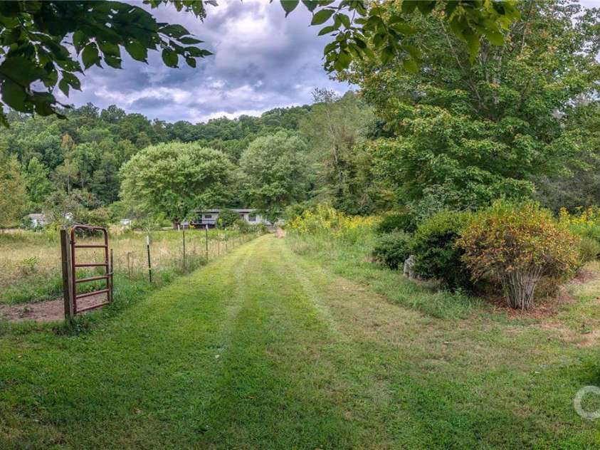 165 Cattail Creek Road, Burnsville, NC 28714.  MLS# CAR4298888, YatesRealty ID 16473. 