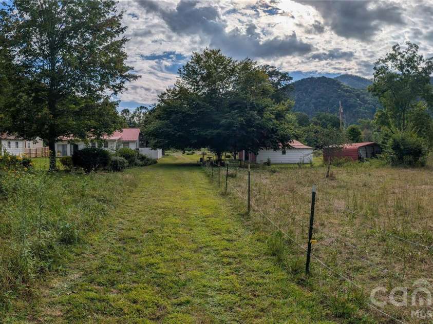 165 Cattail Creek Road, Burnsville, NC 28714.  MLS# CAR4298888, YatesRealty ID 16473. 