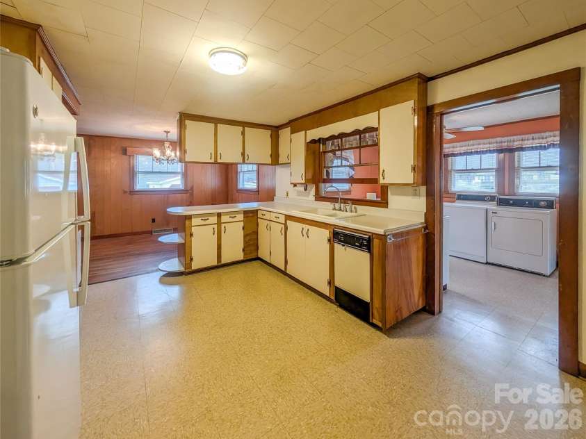 165 Cattail Creek Road, Burnsville, NC 28714.  MLS# CAR4298888, YatesRealty ID 16473. 