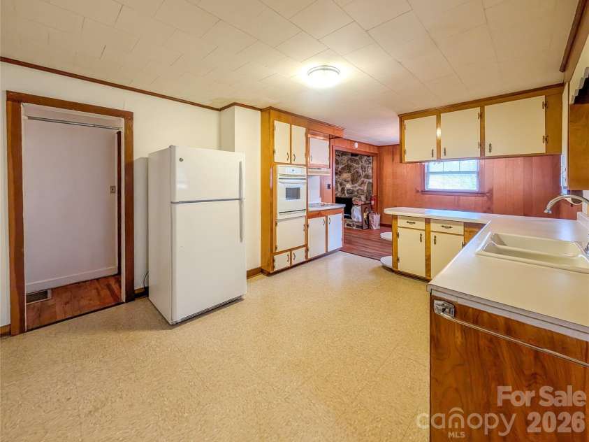 165 Cattail Creek Road, Burnsville, NC 28714.  MLS# CAR4298888, YatesRealty ID 16473. 