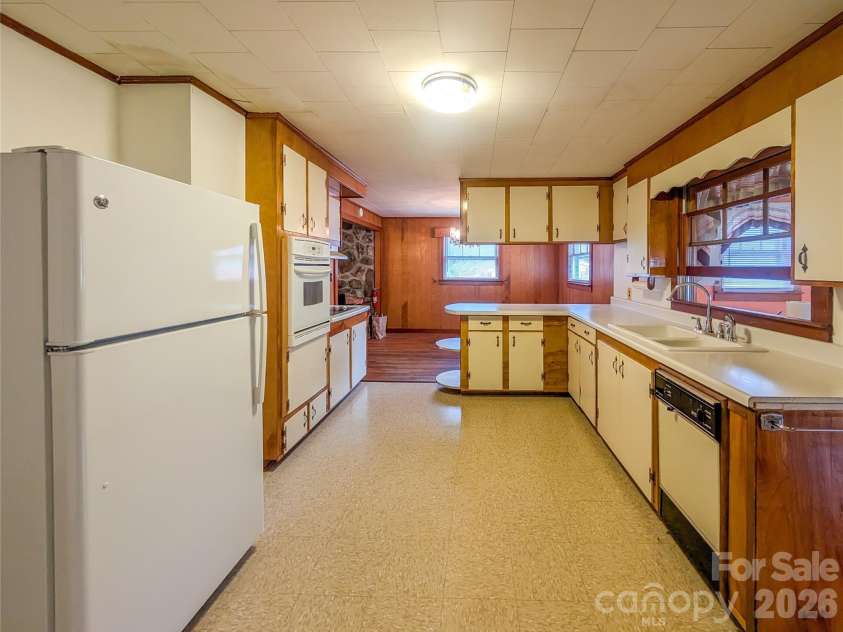 165 Cattail Creek Road, Burnsville, NC 28714.  MLS# CAR4298888, YatesRealty ID 16473. 