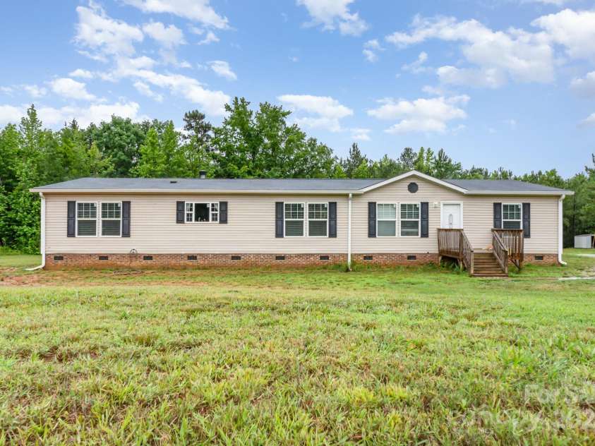 4518 Logging Road, Lancaster, SC 29720.  MLS# CAR4265280, YatesRealty ID 16474. 