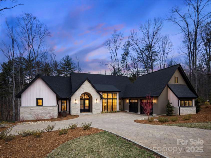 205 Kelmscott Lane, Asheville, NC 28803.  MLS# CAR4232680, YatesRealty ID 16476. 