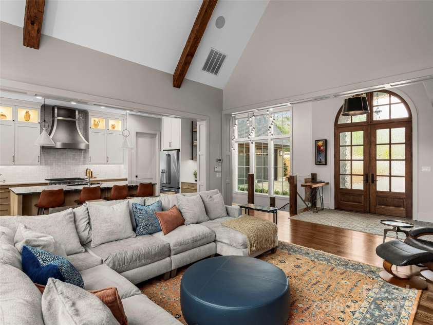 205 Kelmscott Lane, Asheville, NC 28803.  MLS# CAR4232680, YatesRealty ID 16476. 