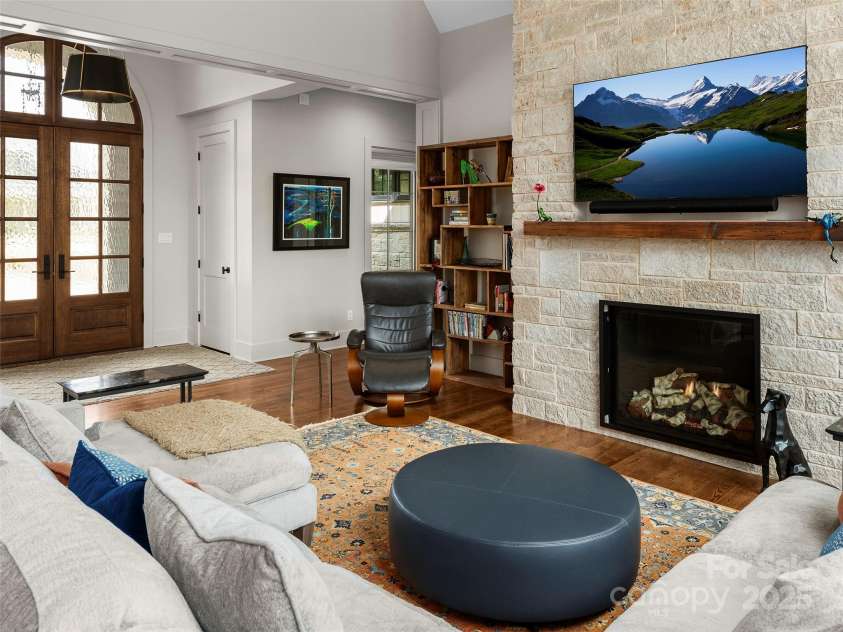 205 Kelmscott Lane, Asheville, NC 28803.  MLS# CAR4232680, YatesRealty ID 16476. 