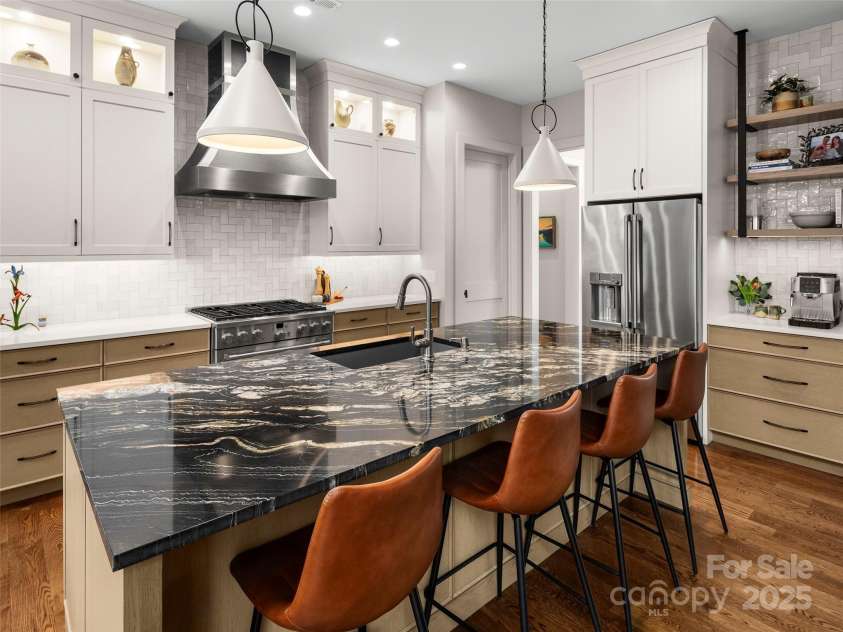 205 Kelmscott Lane, Asheville, NC 28803.  MLS# CAR4232680, YatesRealty ID 16476. 