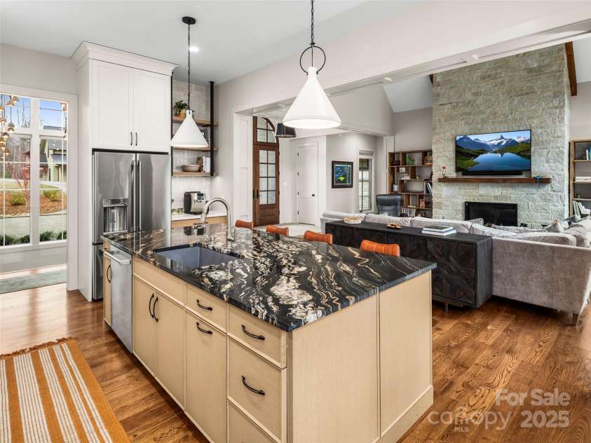 205 Kelmscott Lane, Asheville, NC 28803.  MLS# CAR4232680, YatesRealty ID 16476. 