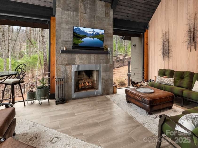 205 Kelmscott Lane, Asheville, NC 28803.  MLS# CAR4232680, YatesRealty ID 16476. 