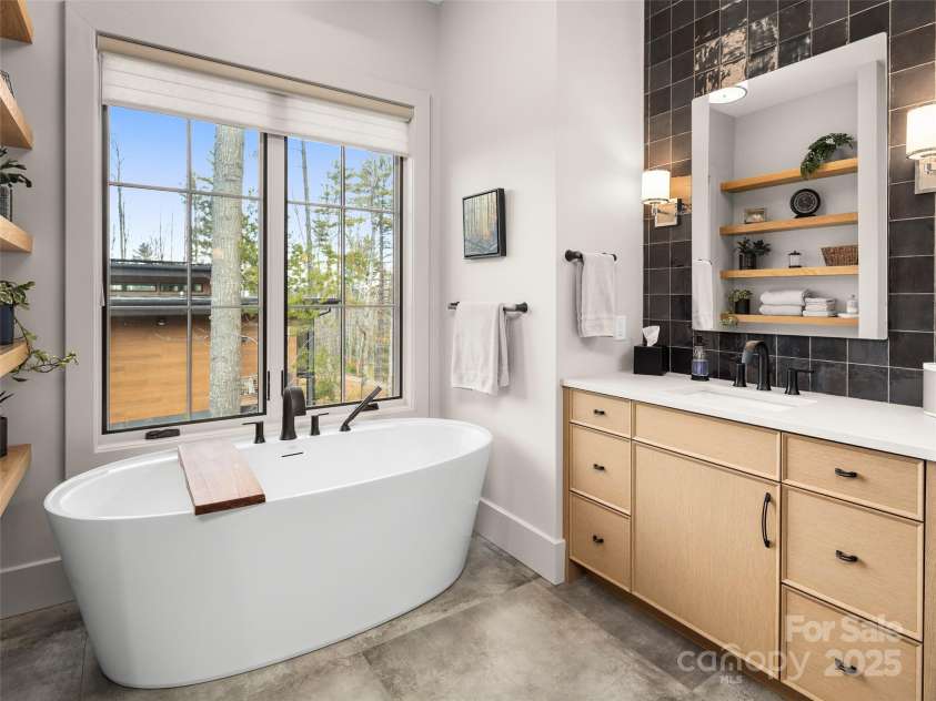 205 Kelmscott Lane, Asheville, NC 28803.  MLS# CAR4232680, YatesRealty ID 16476. 