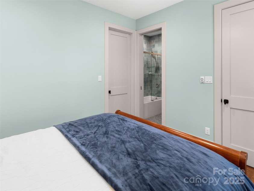 205 Kelmscott Lane, Asheville, NC 28803.  MLS# CAR4232680, YatesRealty ID 16476. 