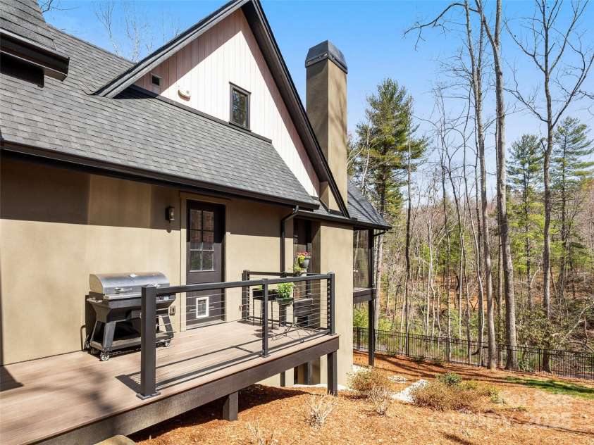 205 Kelmscott Lane, Asheville, NC 28803.  MLS# CAR4232680, YatesRealty ID 16476. 