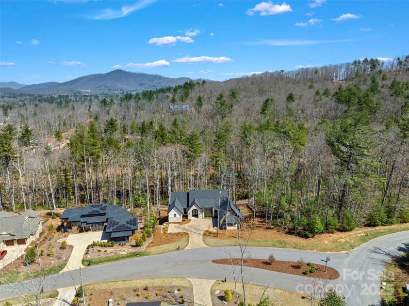 205 Kelmscott Lane, Asheville, NC 28803.  MLS# CAR4232680, YatesRealty ID 16476. 