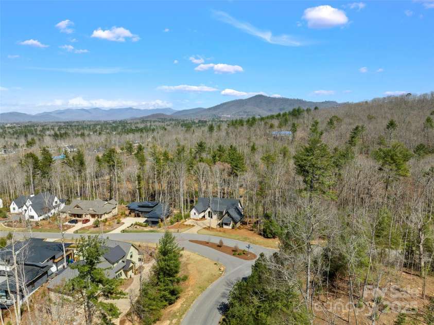 205 Kelmscott Lane, Asheville, NC 28803.  MLS# CAR4232680, YatesRealty ID 16476. 