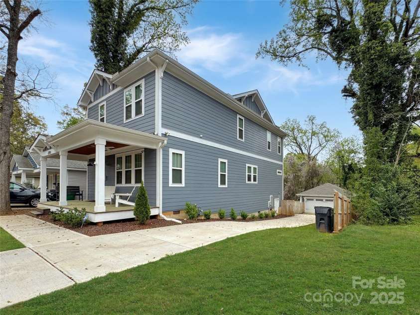 2315 Dundeen Street, Charlotte, NC 28216.  MLS# CAR4243951, YatesRealty ID 16477. 
