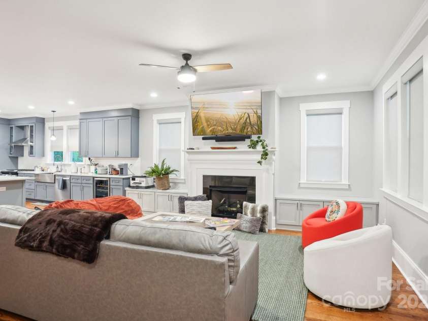 2315 Dundeen Street, Charlotte, NC 28216.  MLS# CAR4243951, YatesRealty ID 16477. 