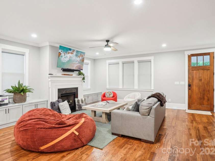 2315 Dundeen Street, Charlotte, NC 28216.  MLS# CAR4243951, YatesRealty ID 16477. 