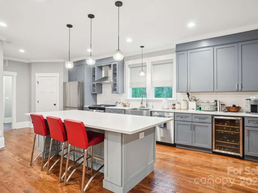 2315 Dundeen Street, Charlotte, NC 28216.  MLS# CAR4243951, YatesRealty ID 16477. 