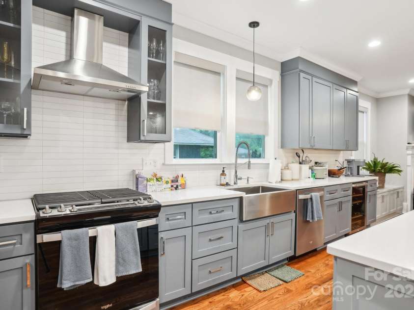 2315 Dundeen Street, Charlotte, NC 28216.  MLS# CAR4243951, YatesRealty ID 16477. 