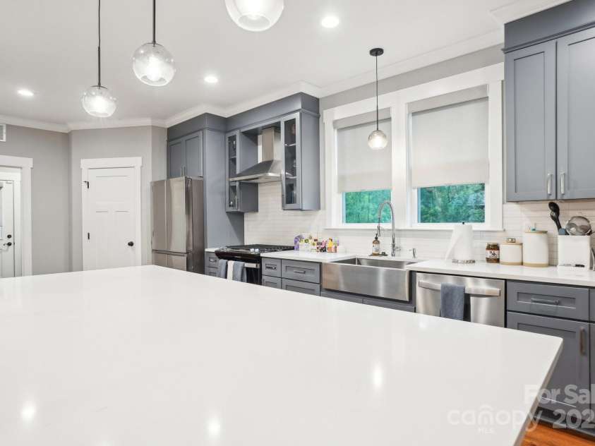 2315 Dundeen Street, Charlotte, NC 28216.  MLS# CAR4243951, YatesRealty ID 16477. 