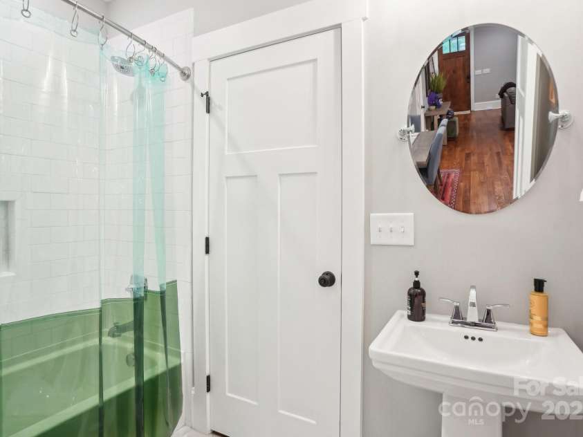 2315 Dundeen Street, Charlotte, NC 28216.  MLS# CAR4243951, YatesRealty ID 16477. 