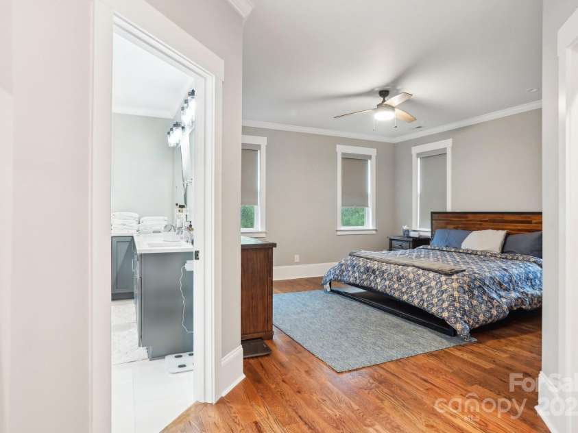 2315 Dundeen Street, Charlotte, NC 28216.  MLS# CAR4243951, YatesRealty ID 16477. 