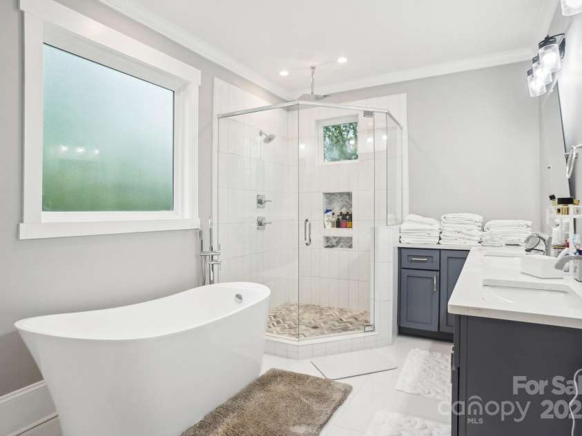 2315 Dundeen Street, Charlotte, NC 28216.  MLS# CAR4243951, YatesRealty ID 16477. 