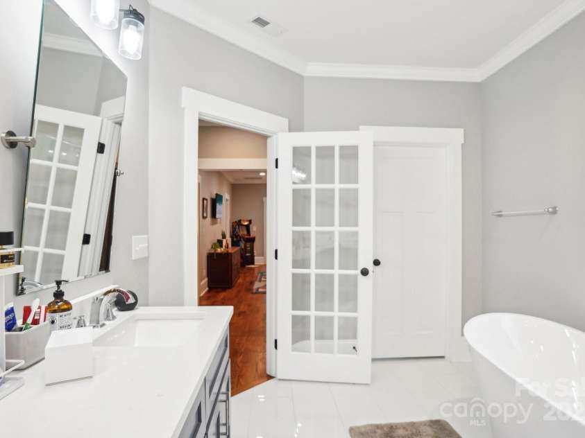 2315 Dundeen Street, Charlotte, NC 28216.  MLS# CAR4243951, YatesRealty ID 16477. 