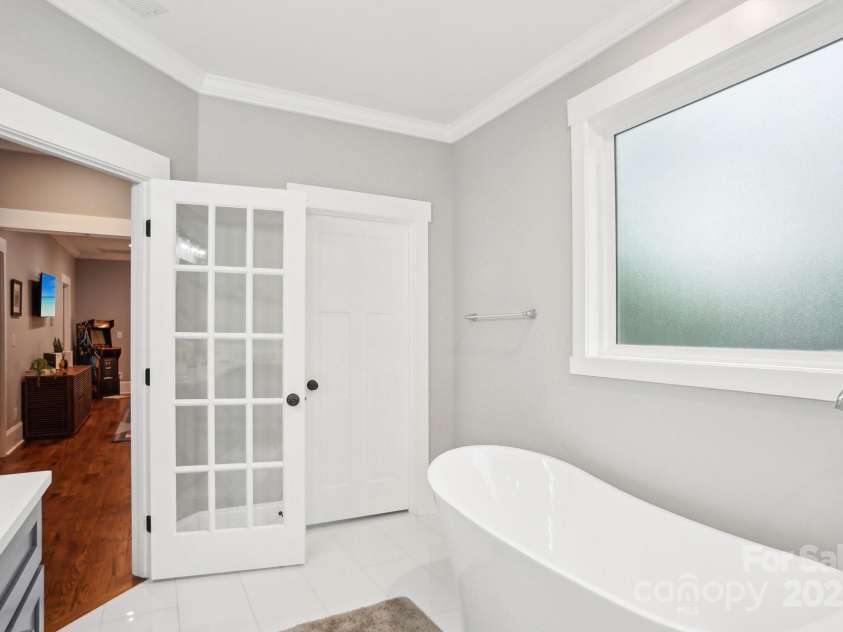 2315 Dundeen Street, Charlotte, NC 28216.  MLS# CAR4243951, YatesRealty ID 16477. 