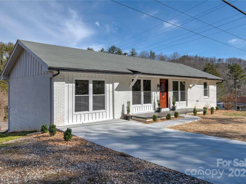 374 Mills Gap Road, Asheville, NC 28803.  MLS# CAR4259084, YatesRealty ID 16478. 