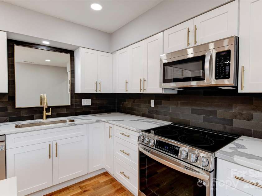 374 Mills Gap Road, Asheville, NC 28803.  MLS# CAR4259084, YatesRealty ID 16478. 