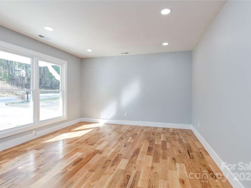 374 Mills Gap Road, Asheville, NC 28803.  MLS# CAR4259084, YatesRealty ID 16478. 