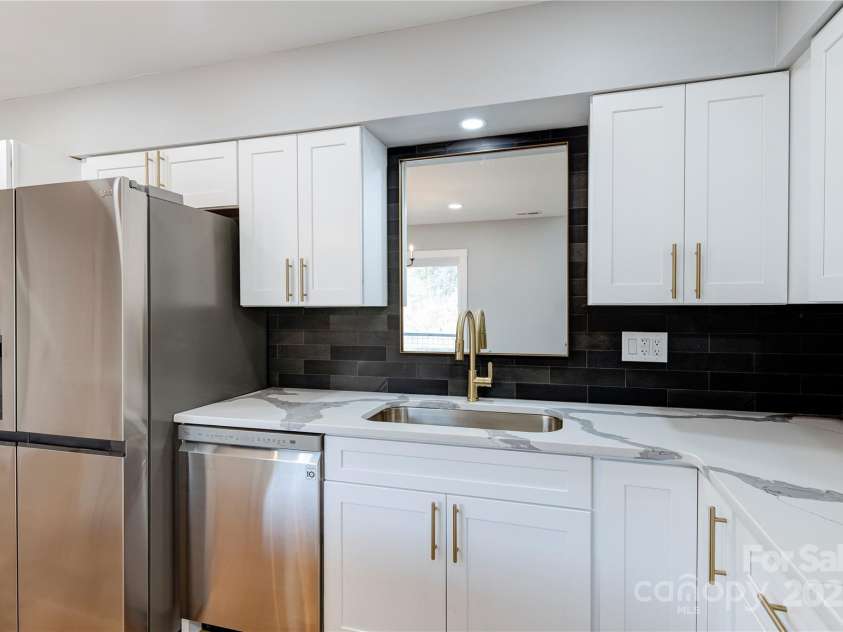 374 Mills Gap Road, Asheville, NC 28803.  MLS# CAR4259084, YatesRealty ID 16478. 