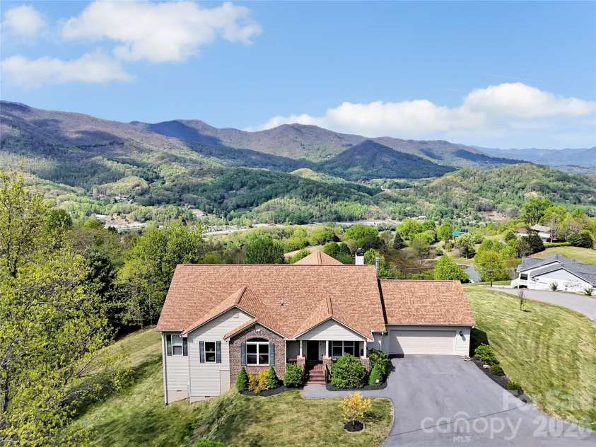4 Matheny Acres Drive, Waynesville, NC 28786.  MLS# CAR4371766, YatesRealty ID 16478. 