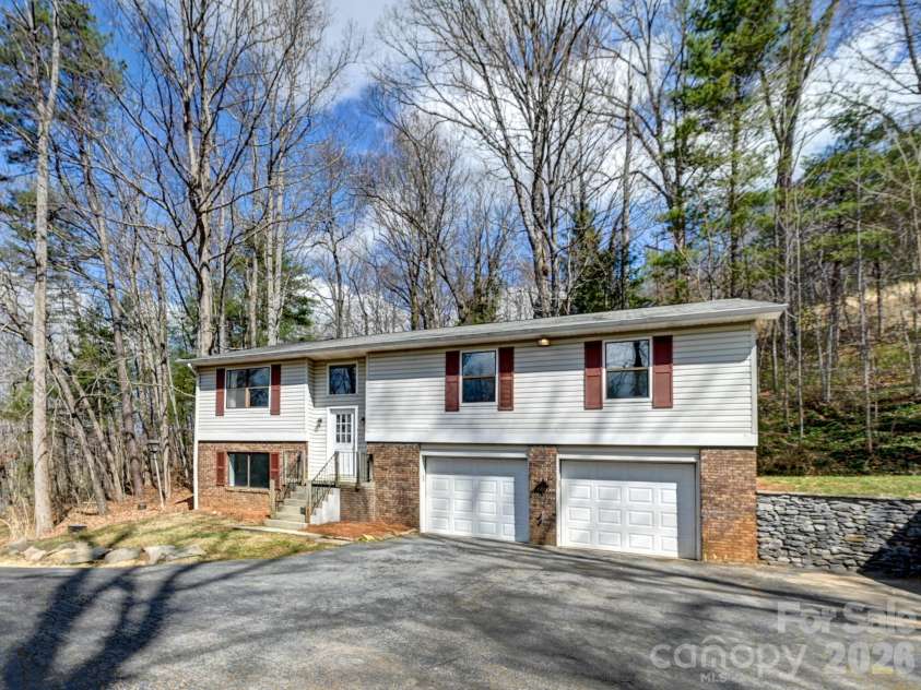 15 Forest Run Drive, Asheville, NC 28803.  MLS# CAR4355878, YatesRealty ID 16479. 