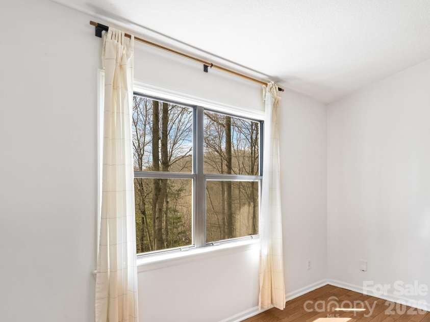 15 Forest Run Drive, Asheville, NC 28803.  MLS# CAR4355878, YatesRealty ID 16479. 