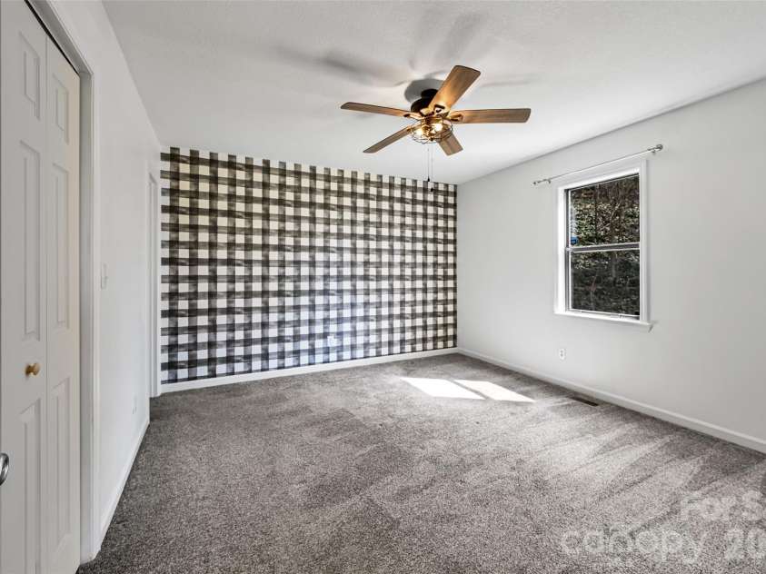 15 Forest Run Drive, Asheville, NC 28803.  MLS# CAR4355878, YatesRealty ID 16479. 