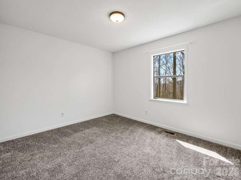 15 Forest Run Drive, Asheville, NC 28803.  MLS# CAR4355878, YatesRealty ID 16479. 