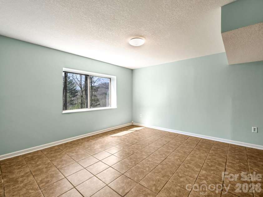 15 Forest Run Drive, Asheville, NC 28803.  MLS# CAR4355878, YatesRealty ID 16479. 