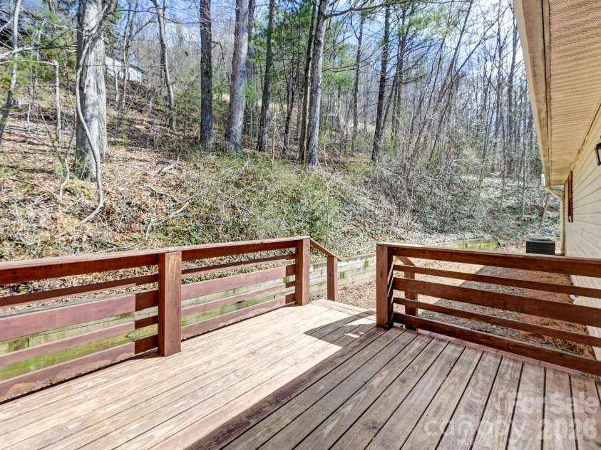 15 Forest Run Drive, Asheville, NC 28803.  MLS# CAR4355878, YatesRealty ID 16479. 
