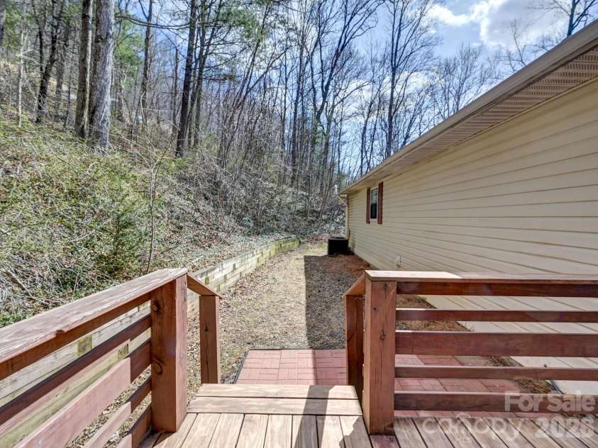 15 Forest Run Drive, Asheville, NC 28803.  MLS# CAR4355878, YatesRealty ID 16479. 