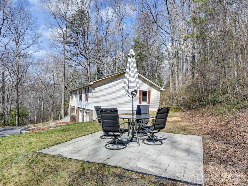 15 Forest Run Drive, Asheville, NC 28803.  MLS# CAR4355878, YatesRealty ID 16479. 