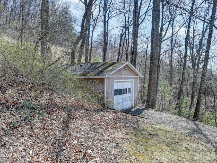 15 Forest Run Drive, Asheville, NC 28803.  MLS# CAR4355878, YatesRealty ID 16479. 