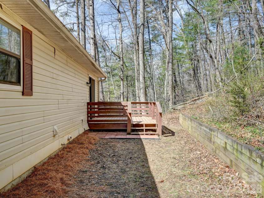 15 Forest Run Drive, Asheville, NC 28803.  MLS# CAR4355878, YatesRealty ID 16479. 