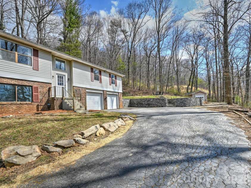 15 Forest Run Drive, Asheville, NC 28803.  MLS# CAR4355878, YatesRealty ID 16479. 